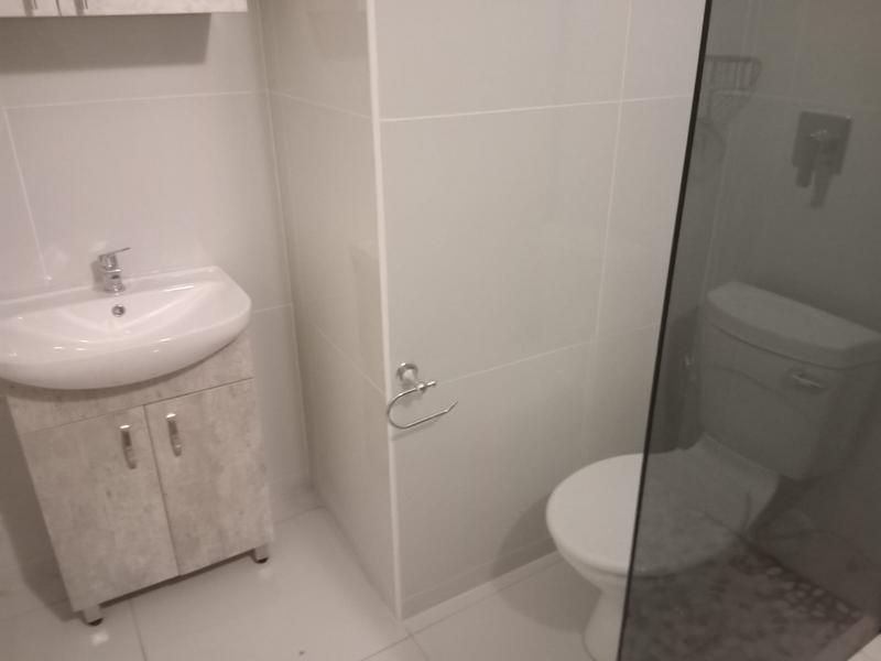 To Let 2 Bedroom Property for Rent in Uitzicht Western Cape